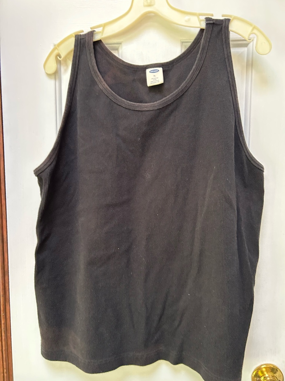 Old Navy Ribbed Tank Top - Black. Rounded neck. Lightweight stretch fabric.